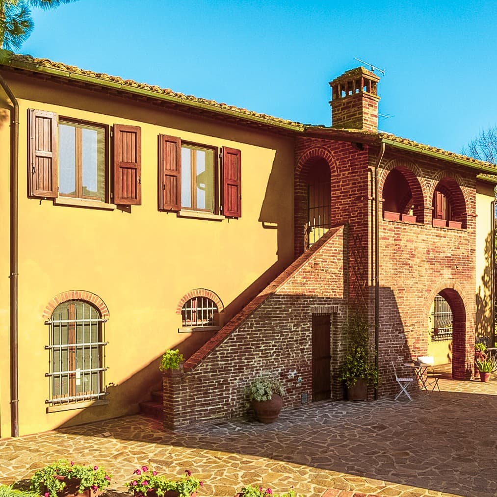 Casale in Toscana, tra ulivi e relax a Foiano della Chiana