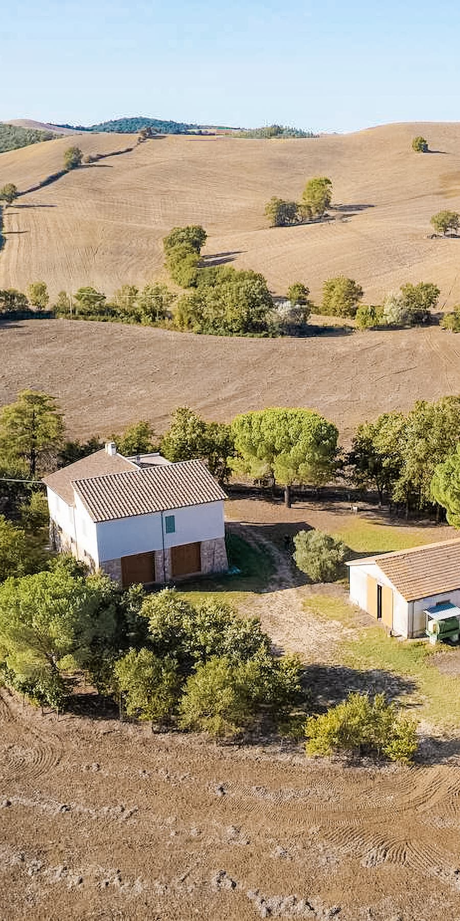 Casale panoramico nella campagna di Capalbio, Toscana