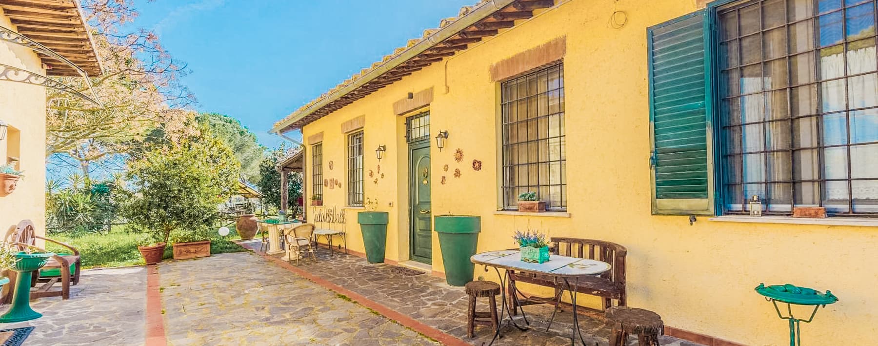 Casale con piscina e uliveto nella campagna Toscana