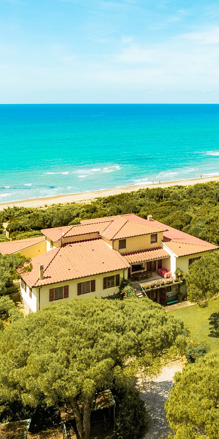 Beachfront Villa with Stunning Views in Tuscany