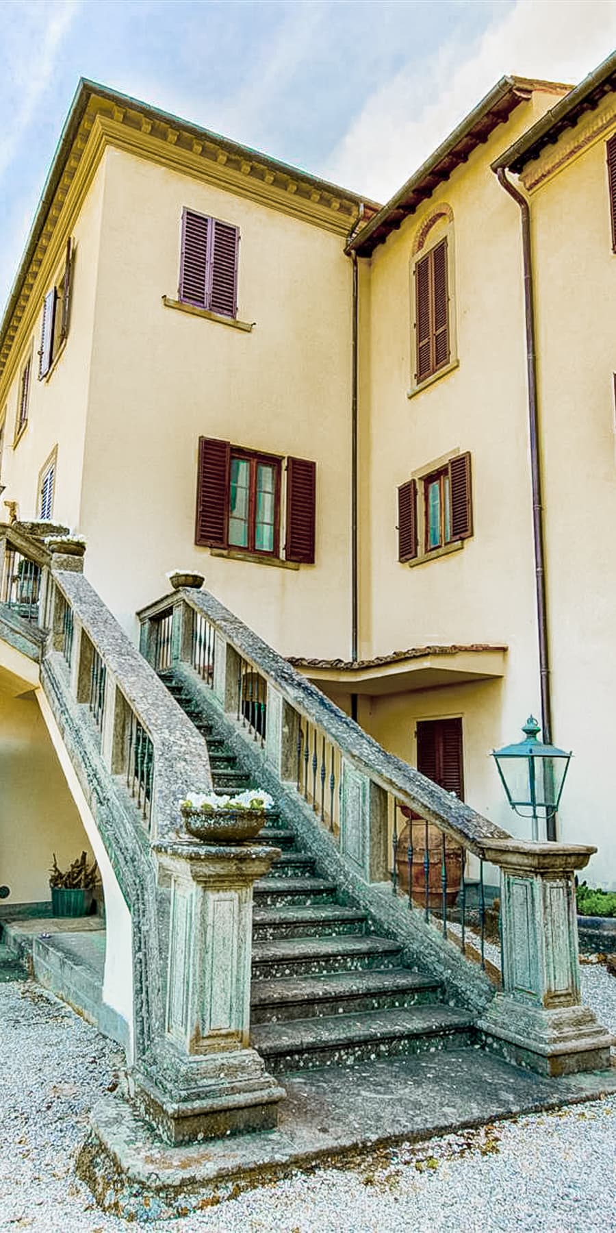 Villa for Sale in Staggiano, Arezzo with Garden