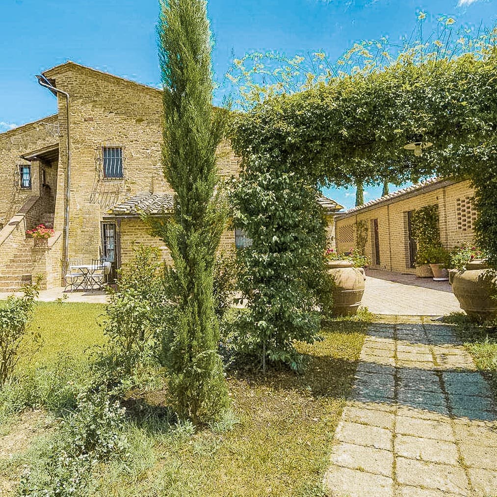 Charming Country House with Pool in Asciano, Tuscany