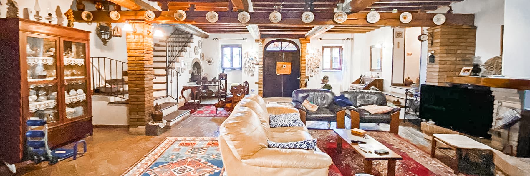 Casale storico in campagna umbra, Città di Castello