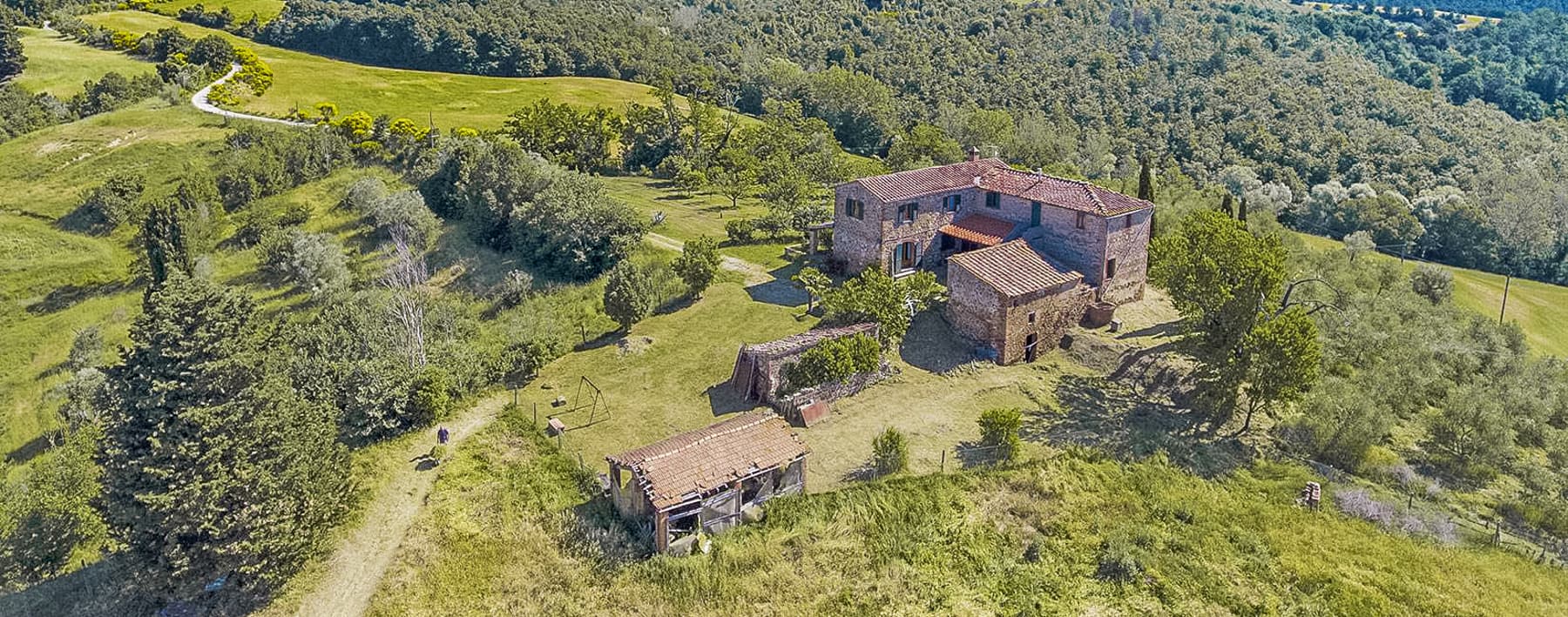 Rustic Country House in Scenic Tuscan Countryside