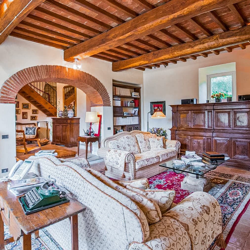 Casale con Piscina e Uliveti nel Cuore della Toscana