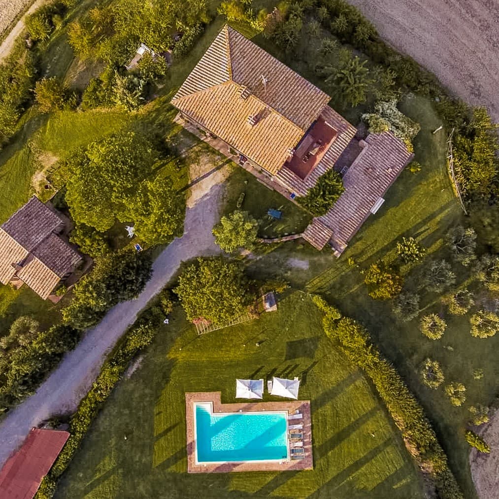 Casale panoramico tra le colline di Montepulciano, Toscana