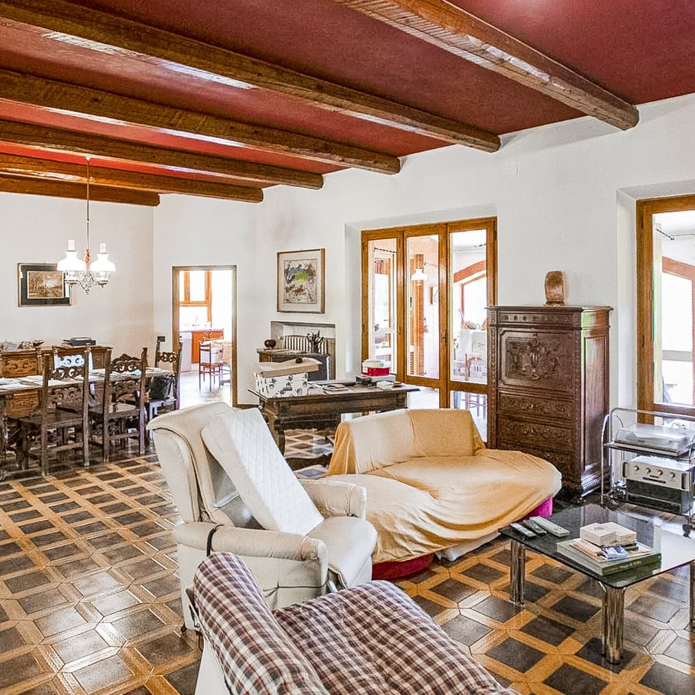 Villa immersa nel verde delle colline toscane, Montepulciano