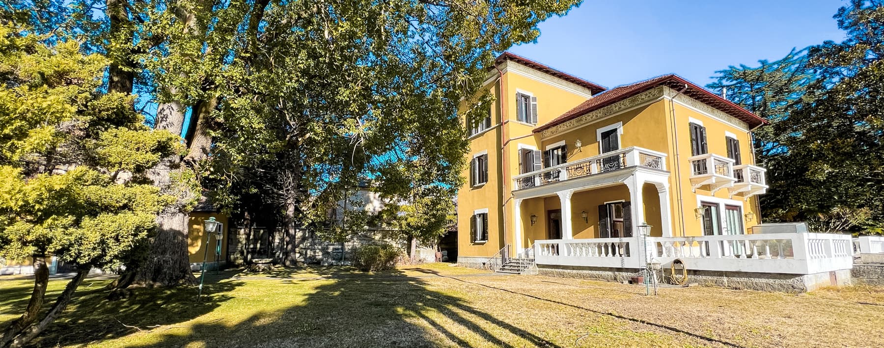 Historic Villa Overlooking Lake Maggiore, Lombardia