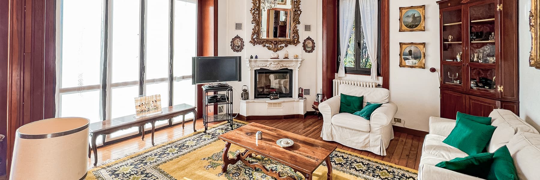 Historic Villa Overlooking Lake Maggiore, Lombardia