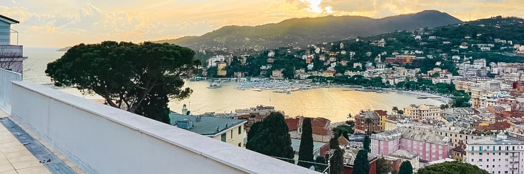Attico panoramico a Rapallo con ampio terrazzo e box auto