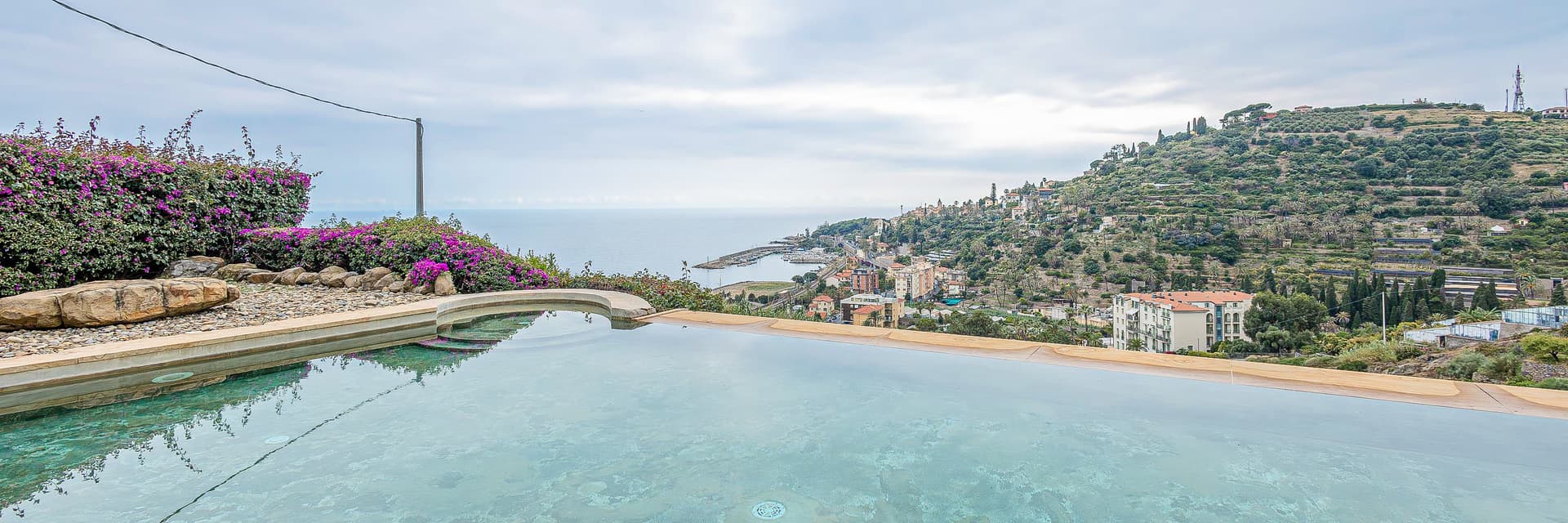Villa a Bordighera con Piscina e Vista Mare