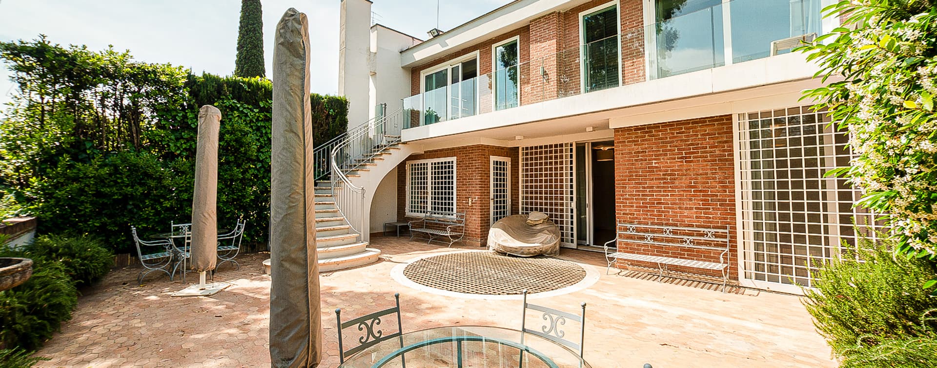 Elegant Townhouse in Prestigious Rome District