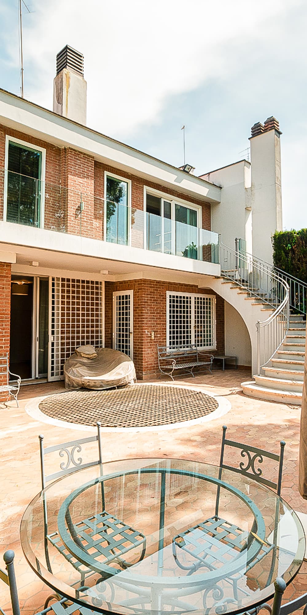 Elegant Townhouse in Prestigious Rome District