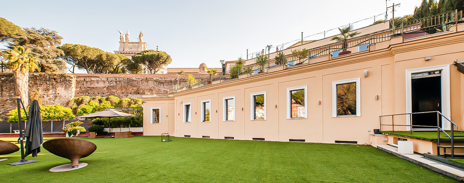 Elegant Apartment with Garden in Rome's Historic Center
