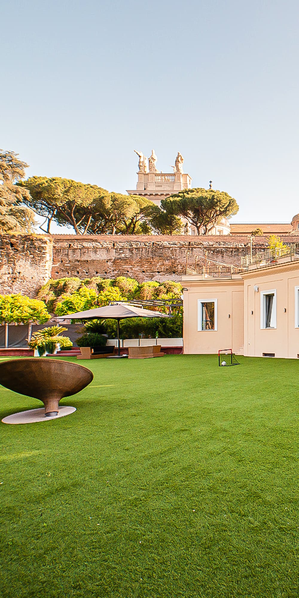 Elegant Apartment with Garden in Rome's Historic Center