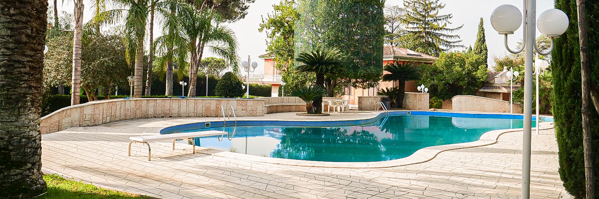 Villa elegante con parco privato e piscina a Roma