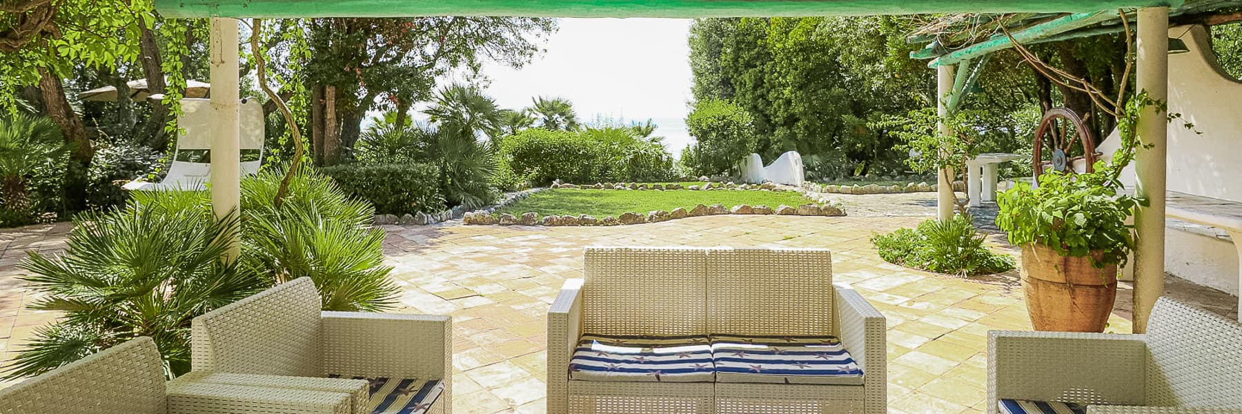 Villa esclusiva al Circeo con vista mare e piscina
