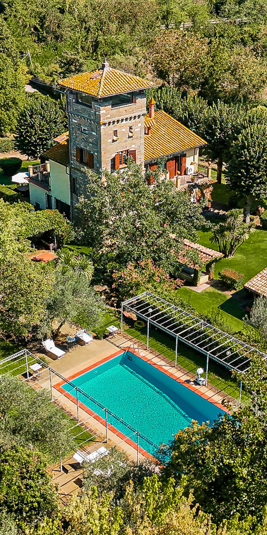 Villa con Torre Storica nel Golf Club di Nepi