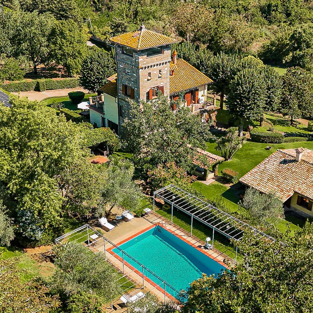Villa con Torre Storica nel Golf Club di Nepi