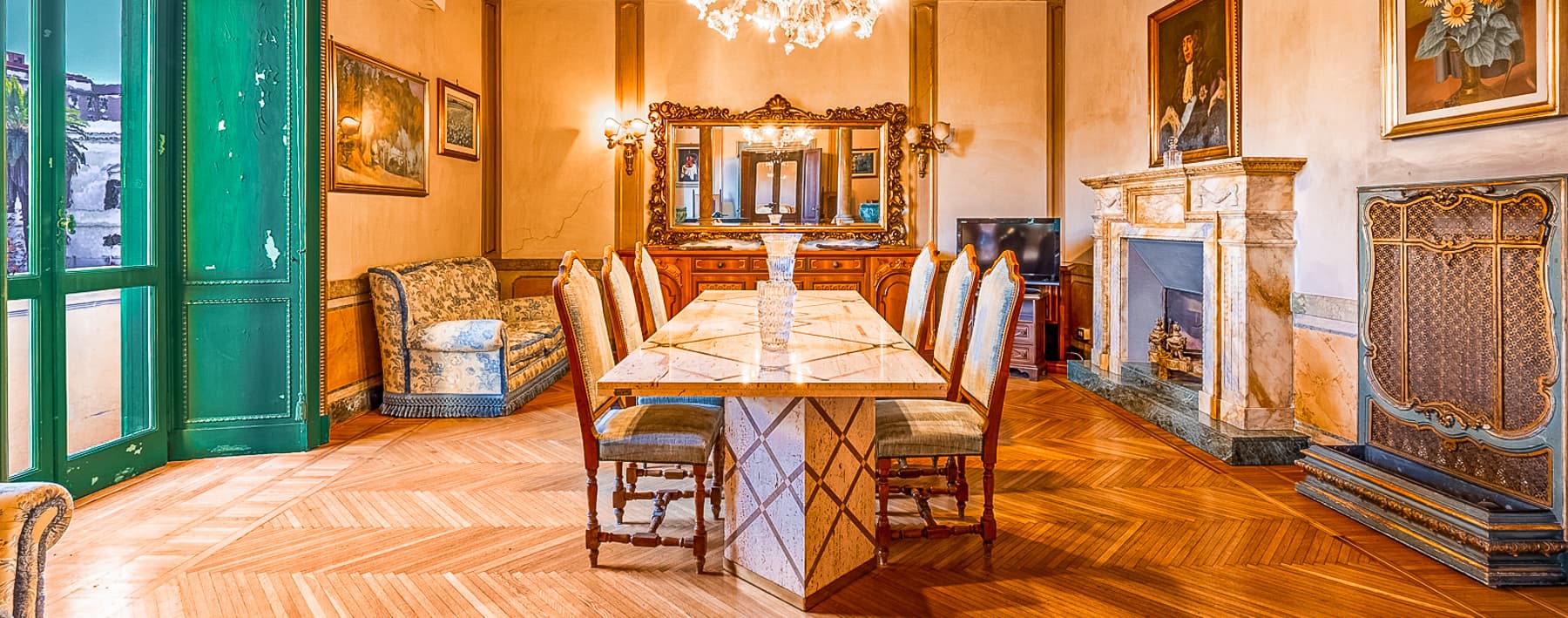 Elegant Apartment with Frescoes in Rome