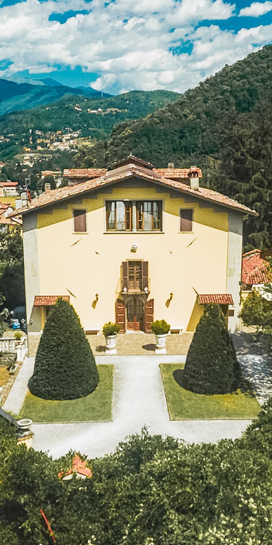 Majestic Villa on Tuscany's Green Hills Near Lucca