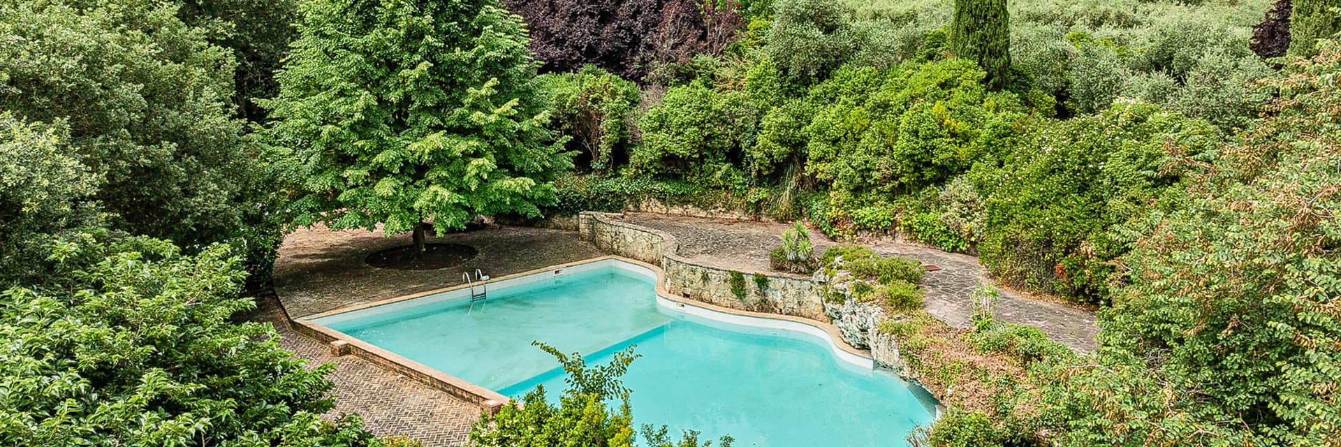 Casale storico con piscina nella campagna toscana