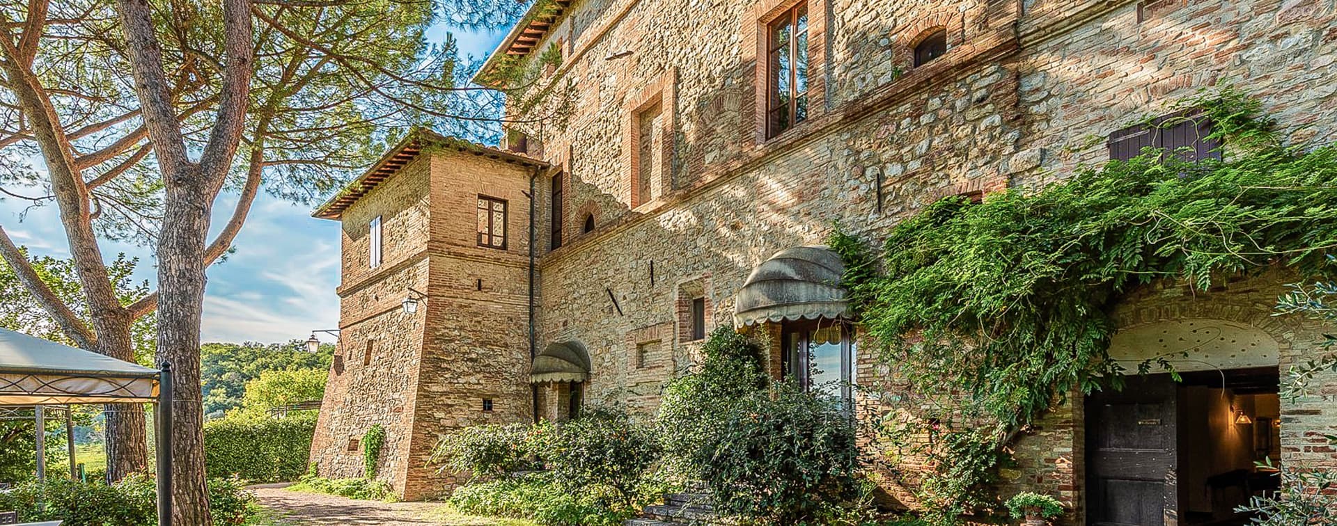 Casale storico con piscina a Corciano, cuore dell'Umbria