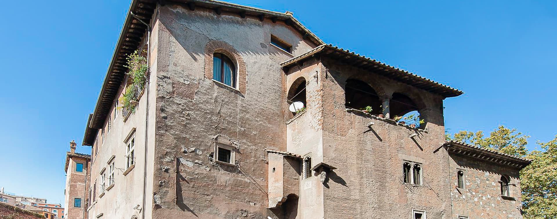 Historic Patrician Palace in Rome's Trastevere