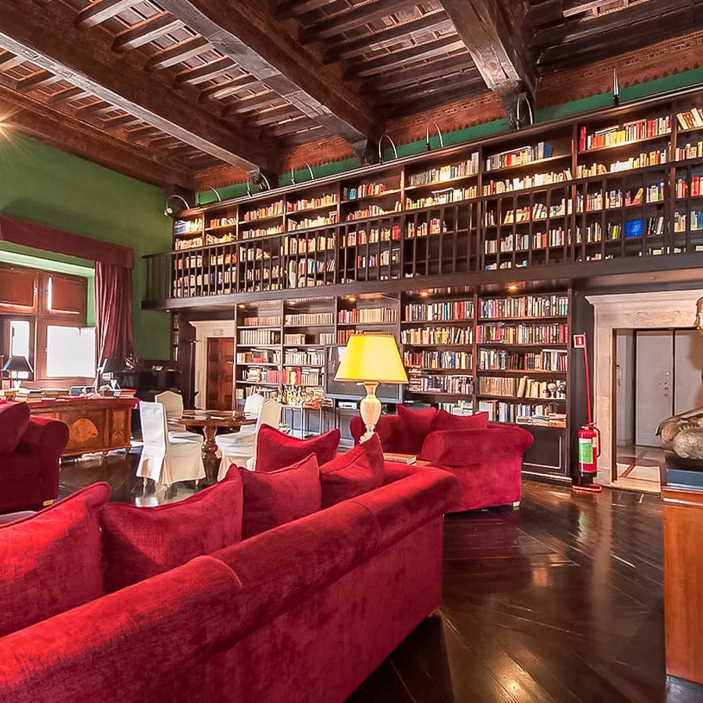 Historic Patrician Palace in Rome's Trastevere