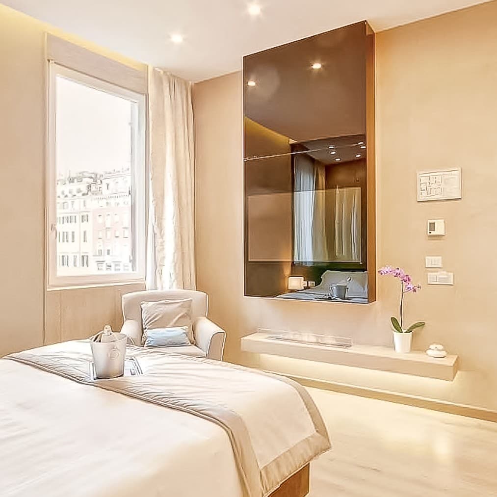 Elegant Apartment Overlooking Ruins, Rome, Lazio