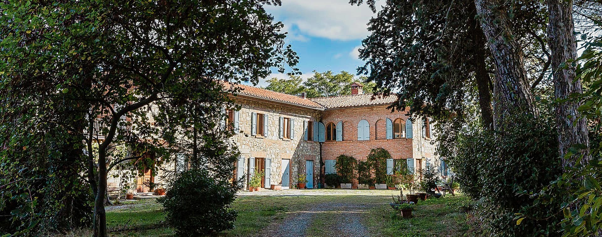 Casale storico in Toscana, immerso nel verde di Cetona