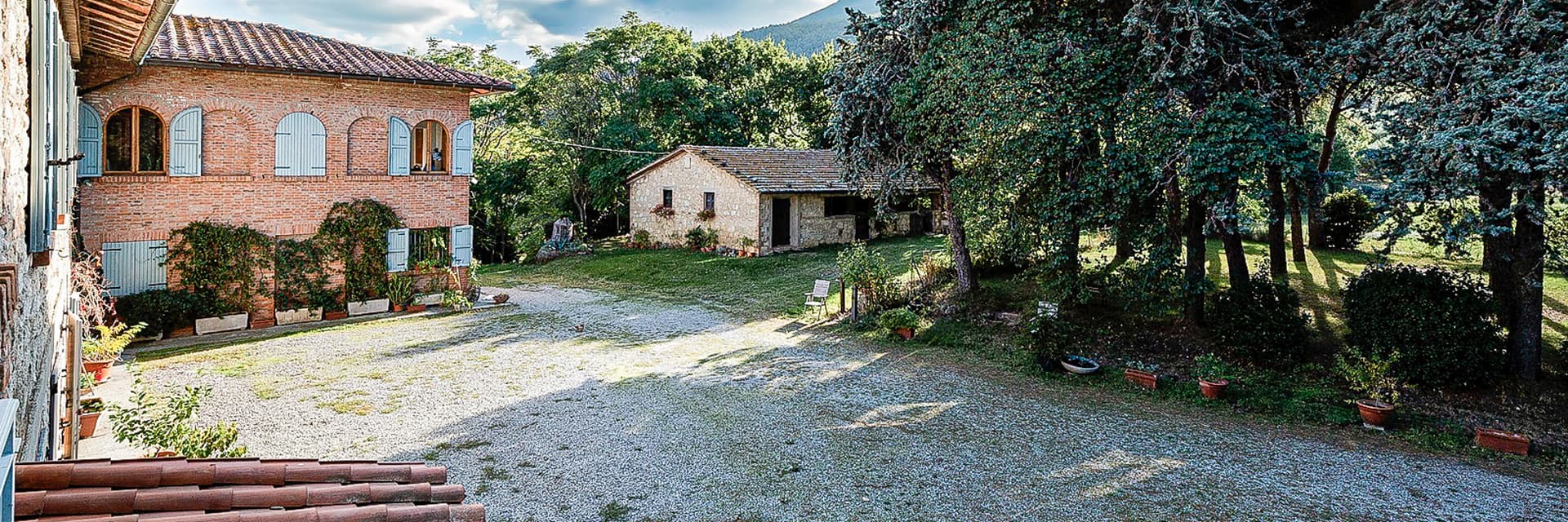Casale storico in Toscana, immerso nel verde di Cetona