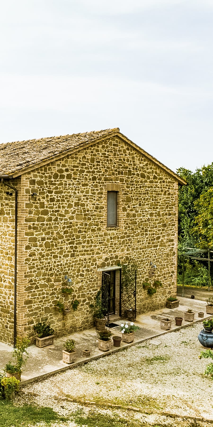 Casale ristrutturato con piscina e terreno a Deruta, Umbria
