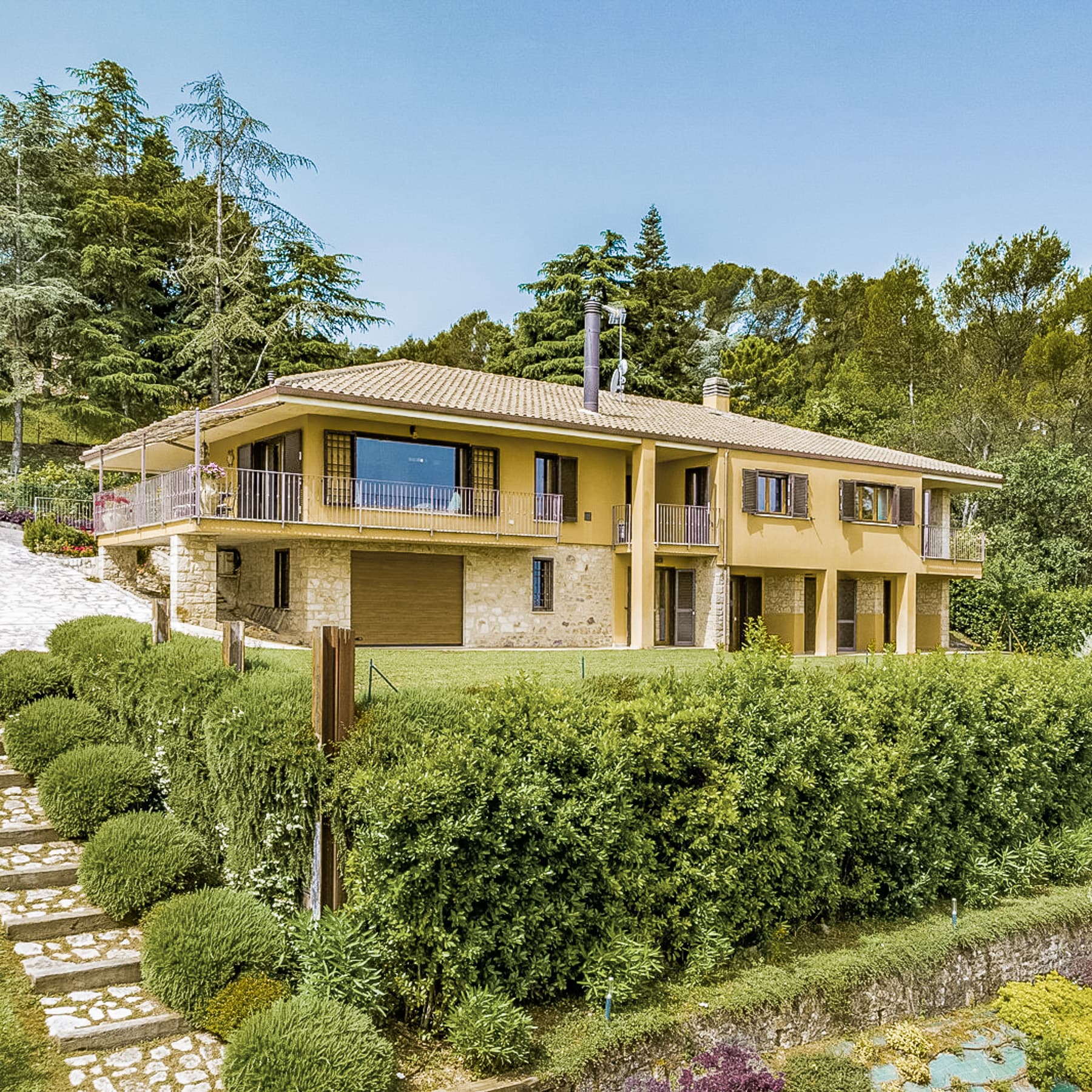 Modern Villa with Pool and Views in Perugia, Umbria