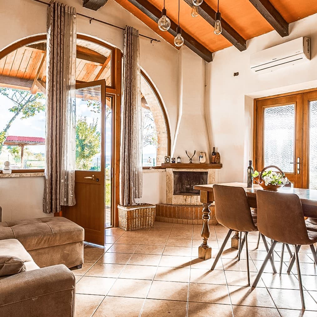 Casale panoramico con azienda agricola a Cetona, Toscana
