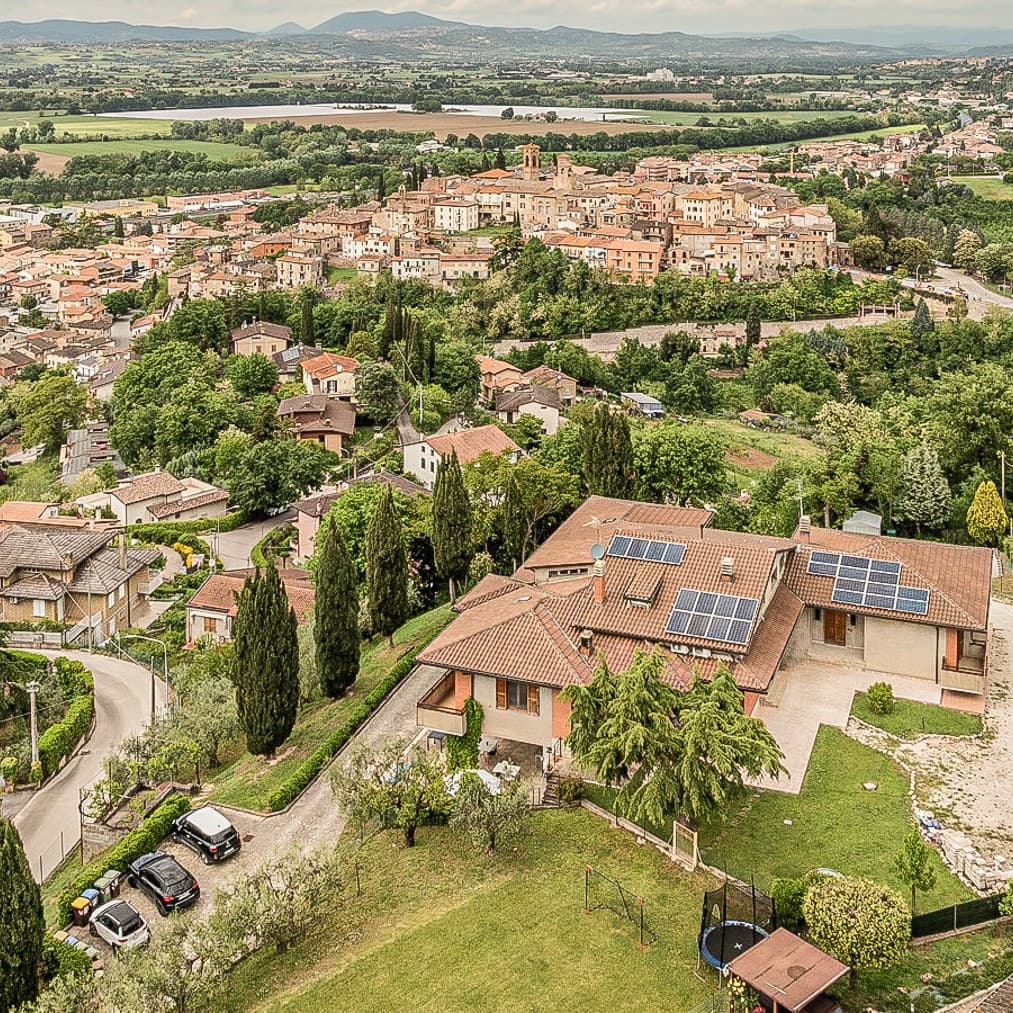 Spacious Villa in Scenic Deruta, Umbria