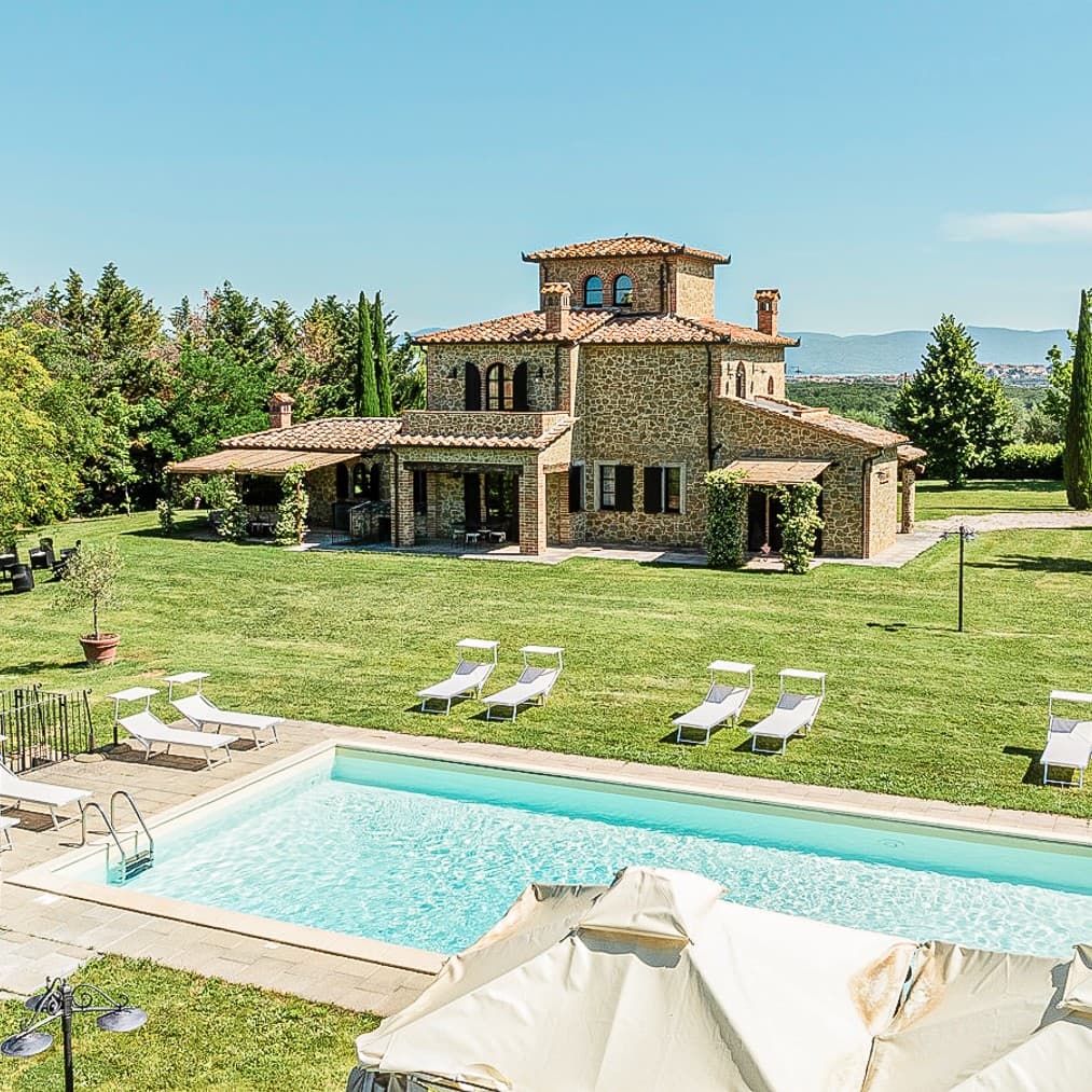Charming Villa Near Lake Trasimeno, Umbria