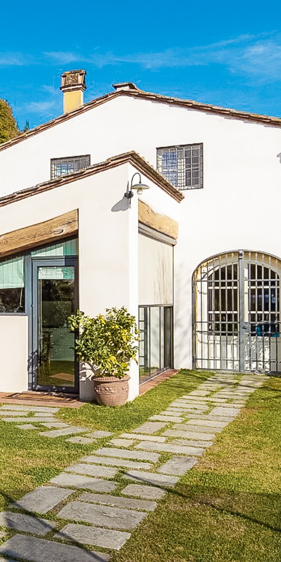 Restored Villa in Lucca, Tuscany's Scenic Hills