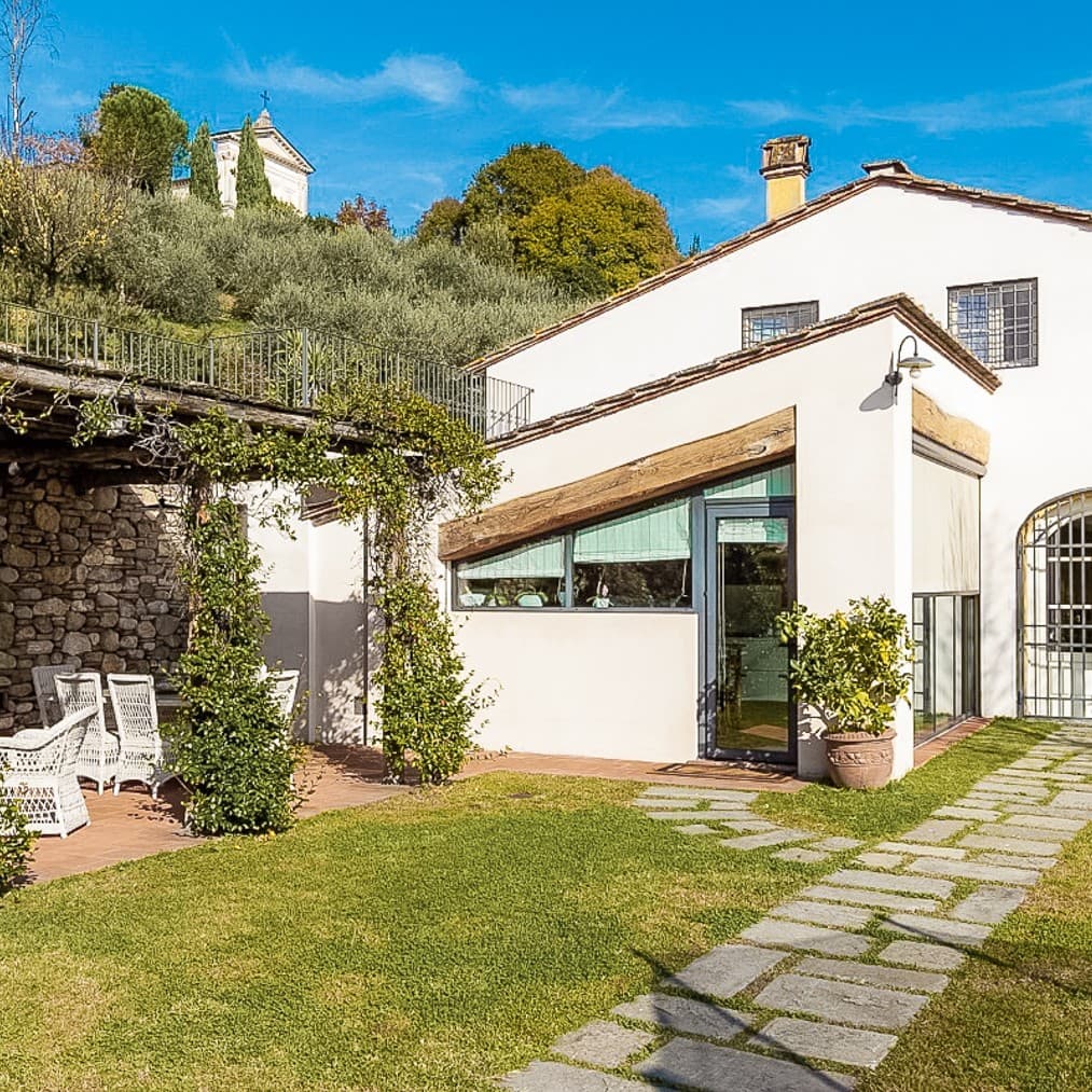 Villa ristrutturata a Lucca, colline Toscane