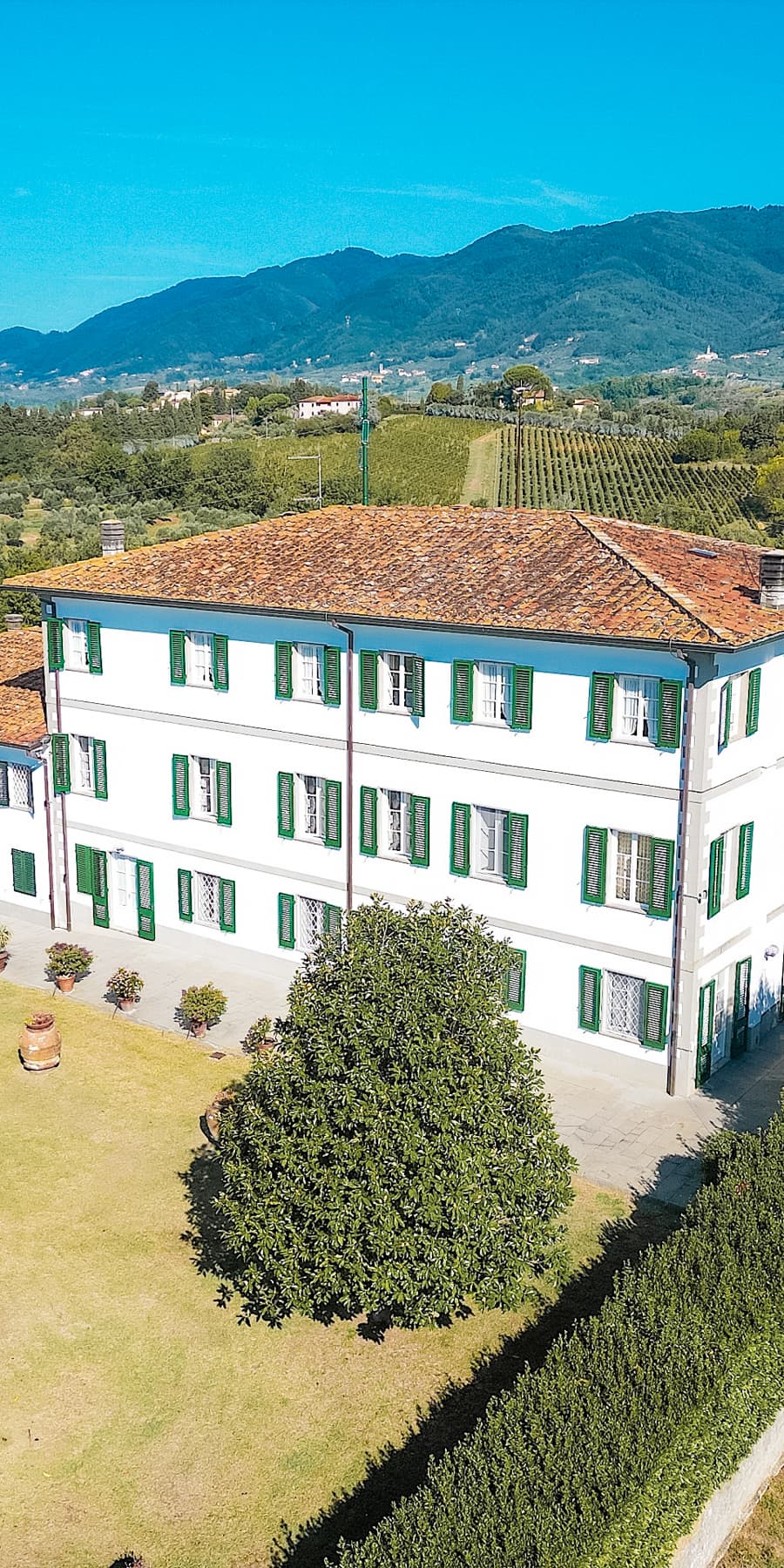 Elegant Villa Amidst Tuscany's Serene Hills in Capannori