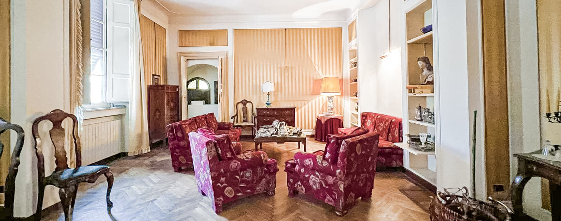 Elegant Apartment with Terrace in Lucca, Tuscany