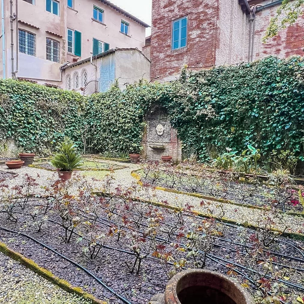 Elegant Apartment with Terrace in Lucca, Tuscany
