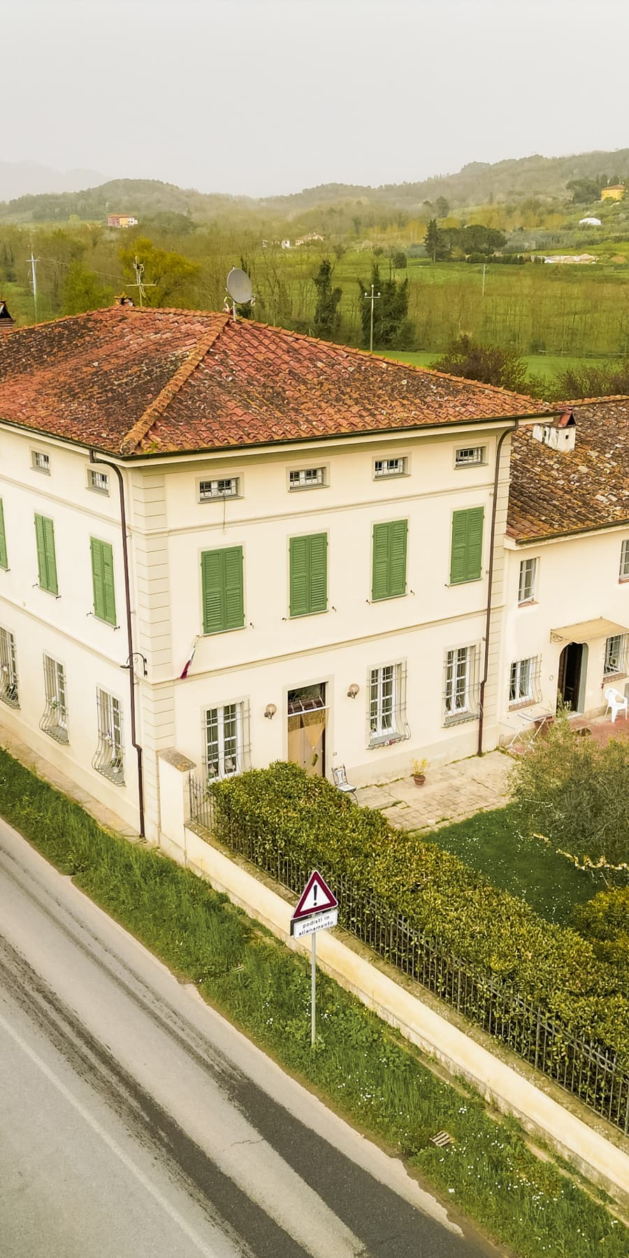 Elegant Villa Estate in Tuscany's Serene Porcari