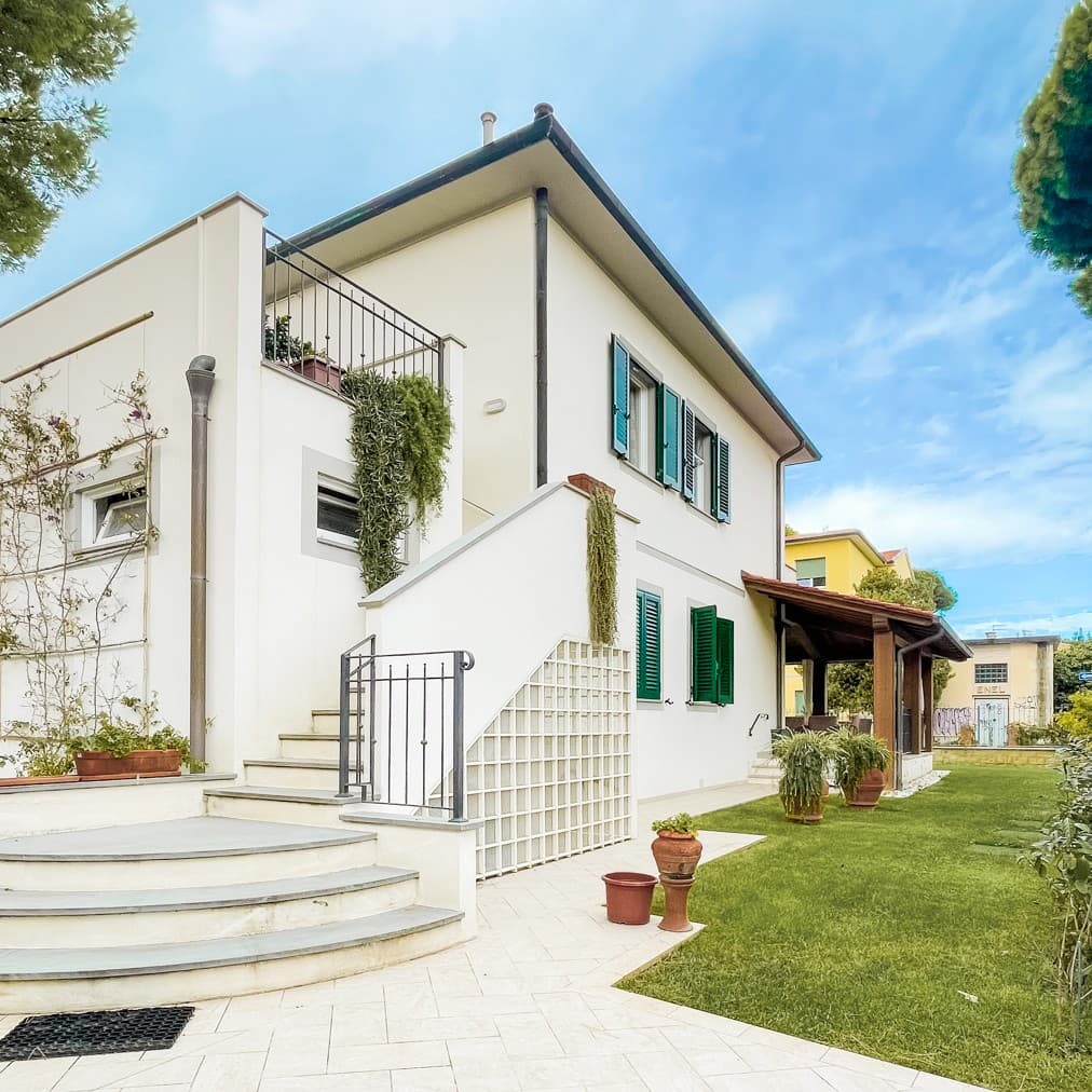 Prestigious Villa Near Marina di Cecina, Tuscany