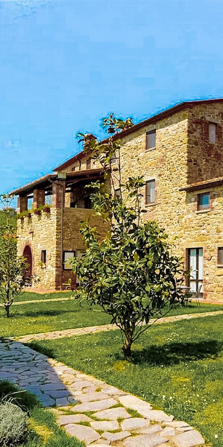 Agriturismo a Tuoro sul Trasimeno con piscine e giardino