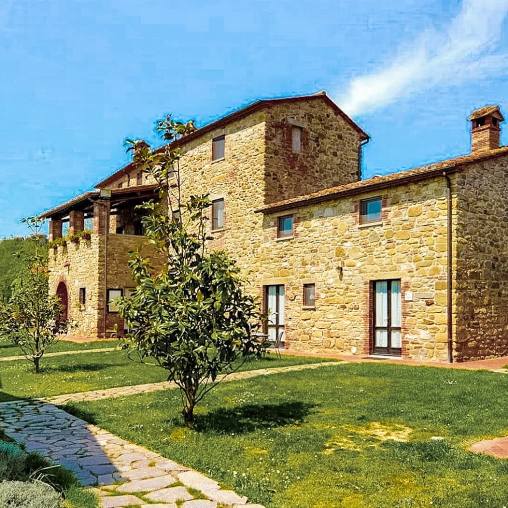 Agriturismo a Tuoro sul Trasimeno con piscine e giardino