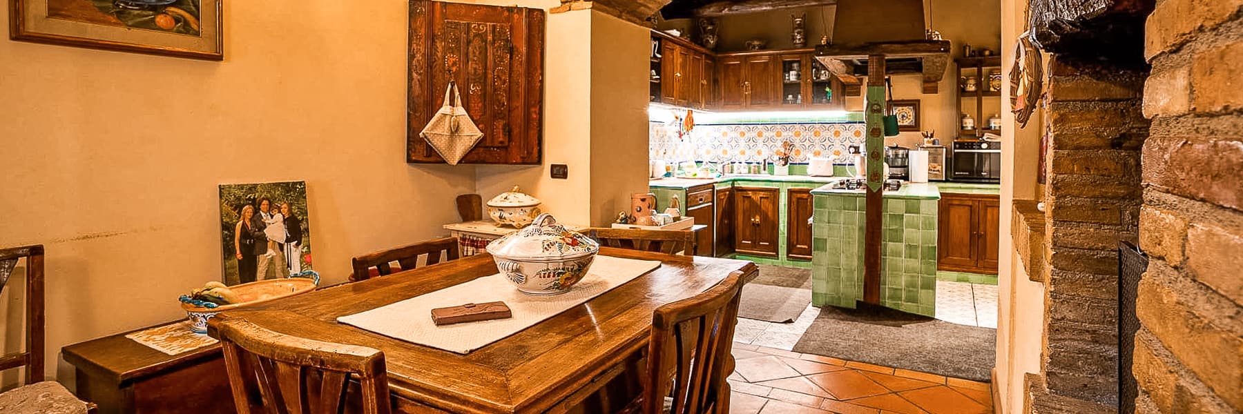 Casale in pietra elegante sul Lago Trasimeno, 300 mq