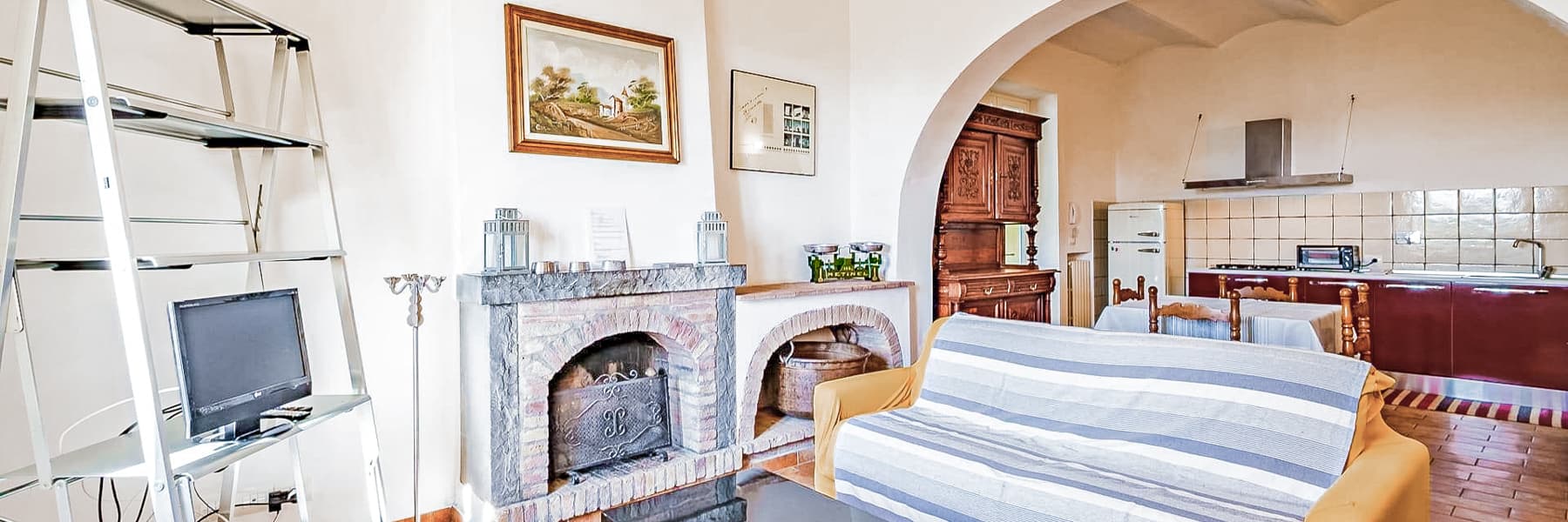 Detached House with Sea Views in Castellina, Tuscany