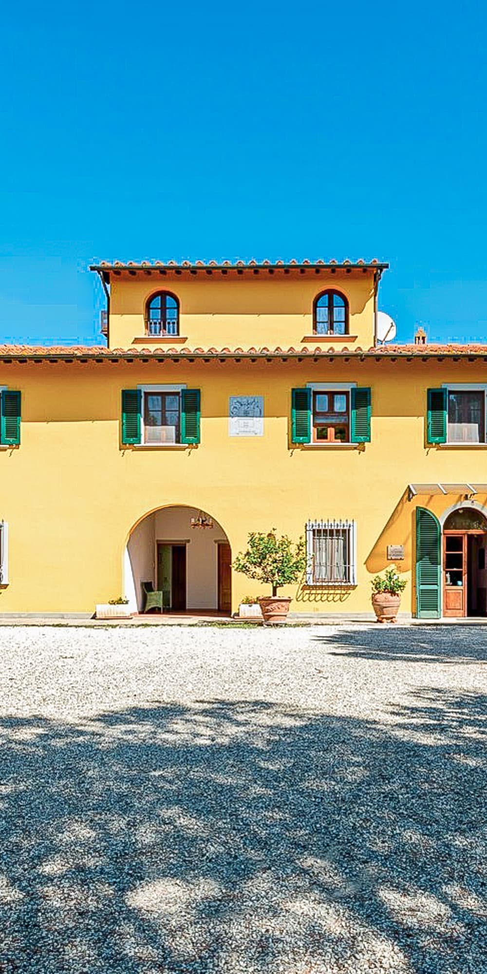 Imposing Villa in Cerreto Guidi, Tuscany Countryside