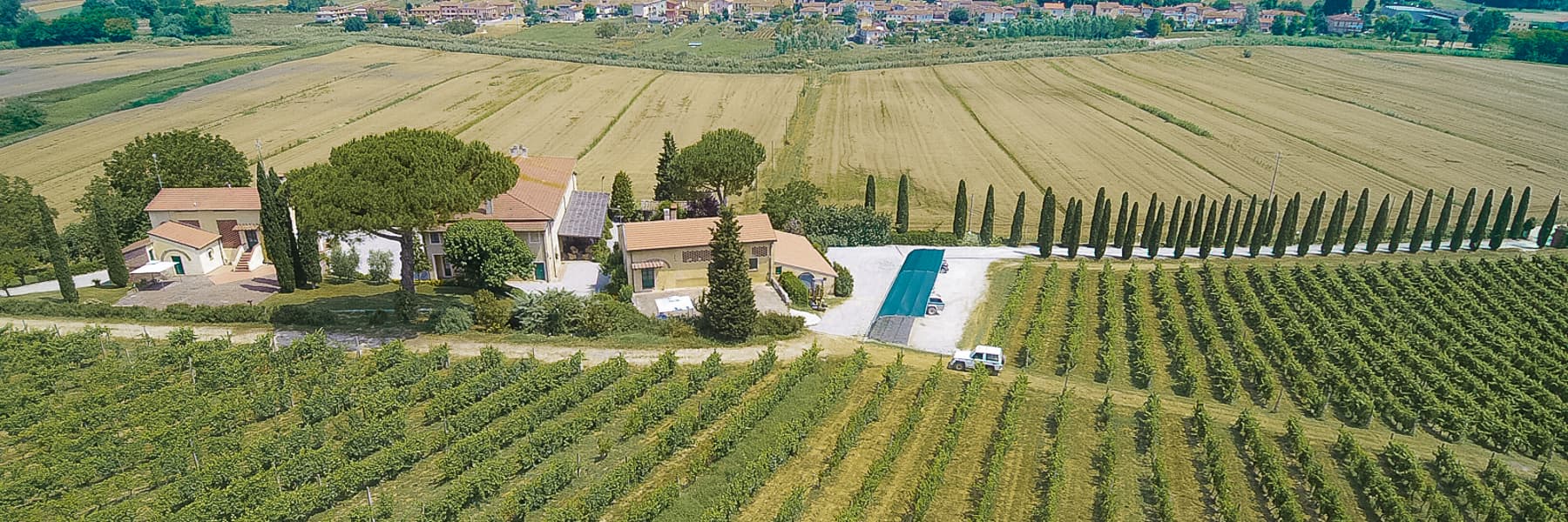 Casale con attività ricettiva nella campagna Toscana